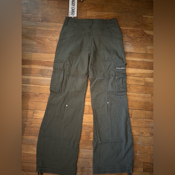 Brand new With Tags Urban Republic Olive Cargo Pants - Picture 1 of 7